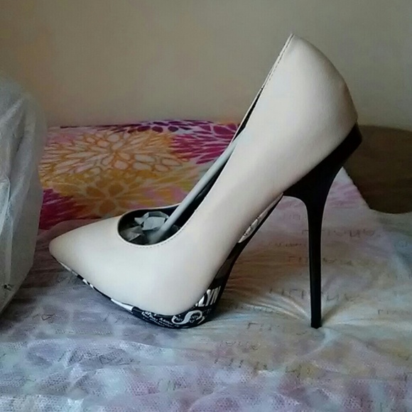 Heels - Picture 2 of 8